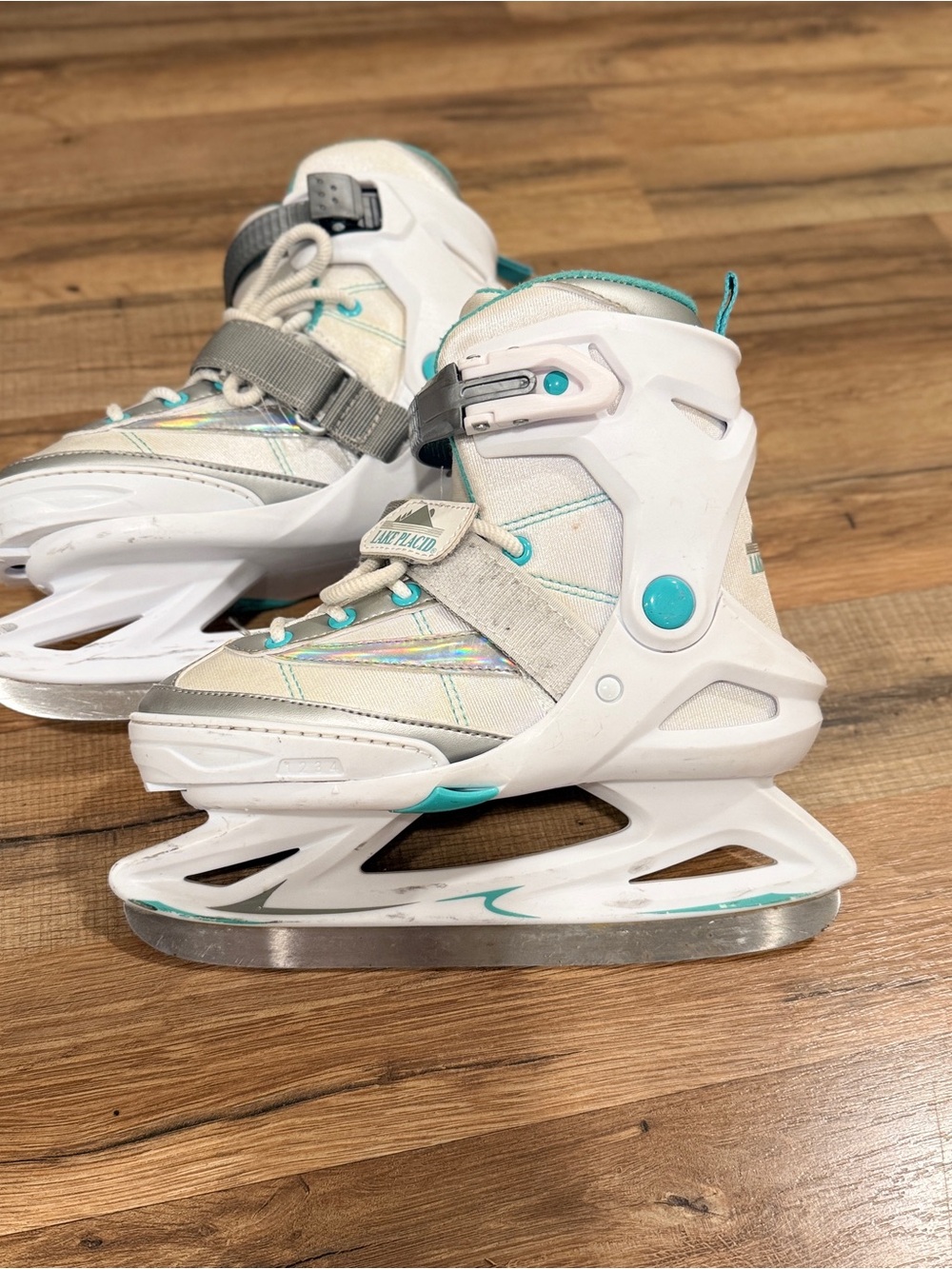 Lake Placid Youth Skates Size 1-4 Adjustable White and Teal with Blades